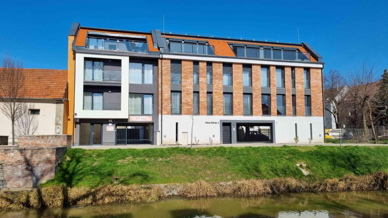 Viktoria Apartman Gyula Eksteriør bilde