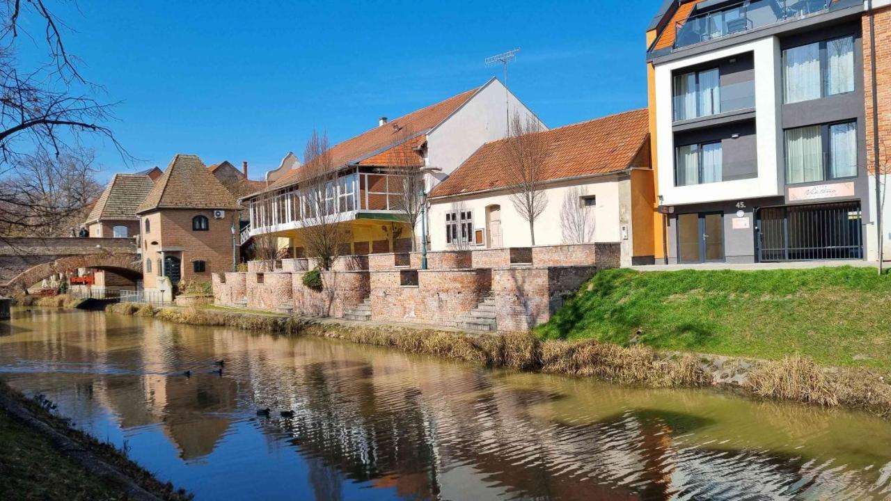 Viktoria Apartman Gyula Eksteriør bilde